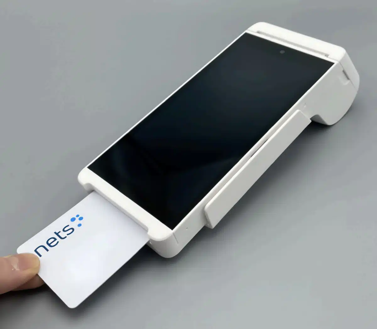 Nets SmartPOS N950 med et kort